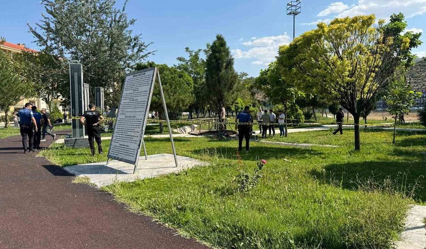 Afyonkarahisar’da korkunç cinayet: 19 yaşındaki genç kız öldürüldü, eski sevgilisi gözaltında