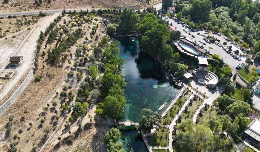 Gökpınar Gölü’nün Berrak Suları Yerli ve Yabancı Turistleri Büyülüyor