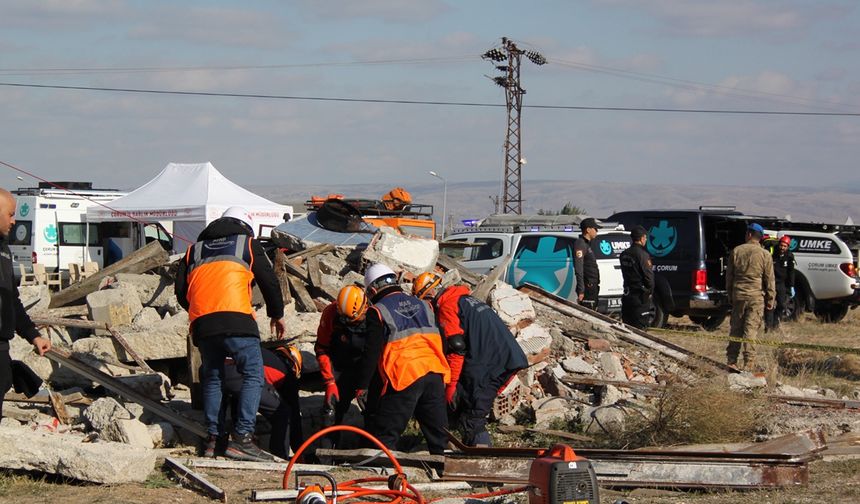 Çorum'da gerçek gibi deprem tatbikatı: 150 kişi hayatta kalma mücadelesi verdi!