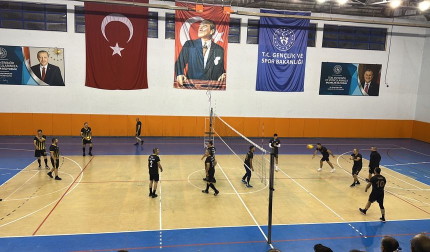 Gölyaka'da kurumlararası voleybol turnuvası sona erdi