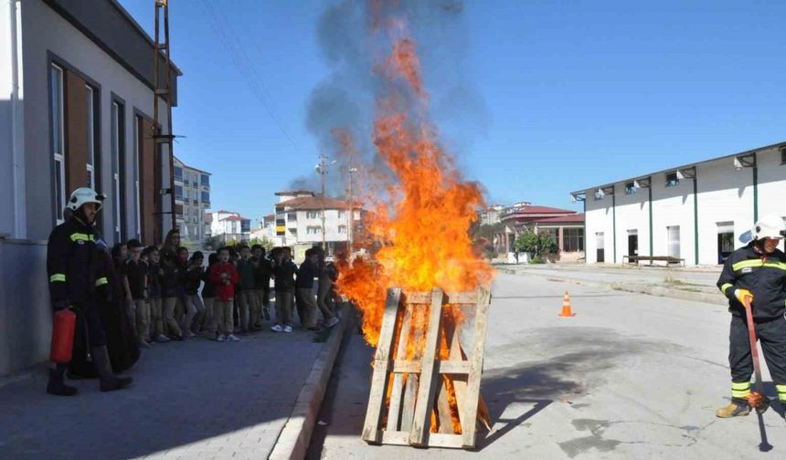 Yozgat’ta öğrencilere yangına müdahale eğitimi verildi