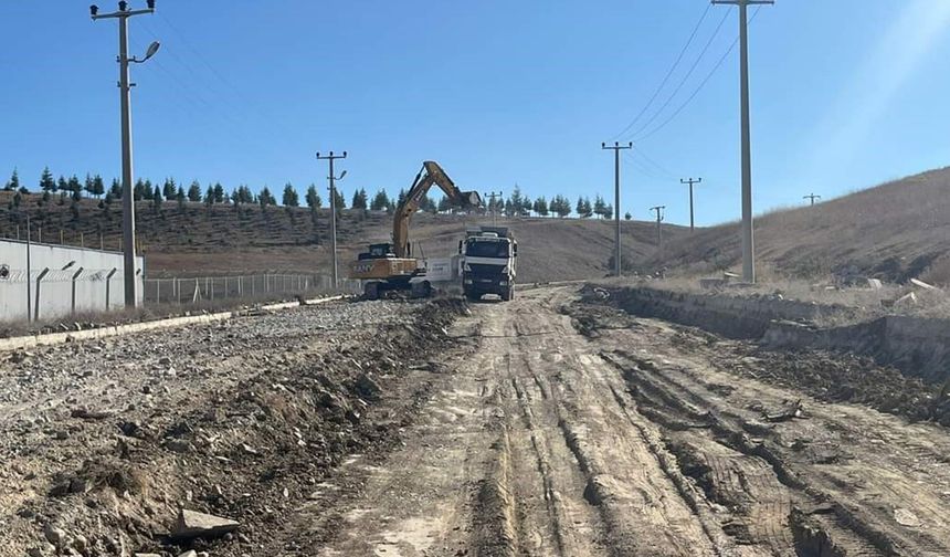 Savunma Sanayi üssü Sungurlu OSB'de yollar yenileniyor