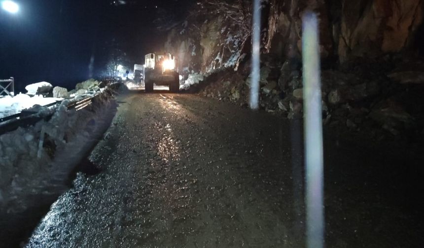 Giresun'da heyelan sonucu kapanan kara yolu ulaşıma açıldı