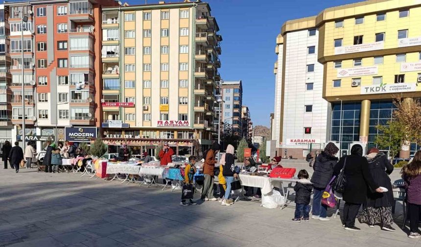 Emekçi Kadınlar pazarı yoğun ilgi gördü