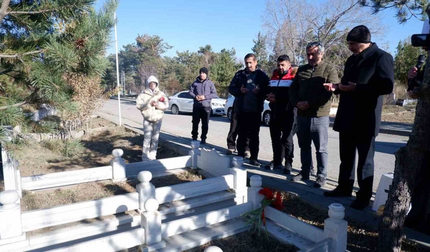 Gazeteci Sebahattin Yılmaz kabri başında anıldı