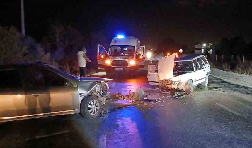 Gönen’de trafik kazası: Araçlar kafa kafaya çarpıştı, 2 yaralı