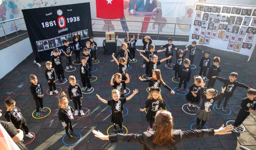 Mersin’de minik öğrenciler Atatürk’ü andı