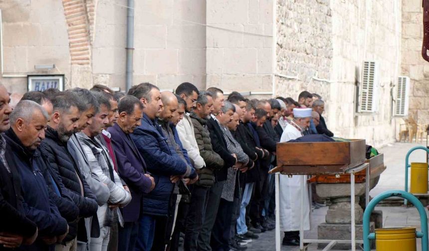 Niğde’de evde ölü bulunan adam defnedildi