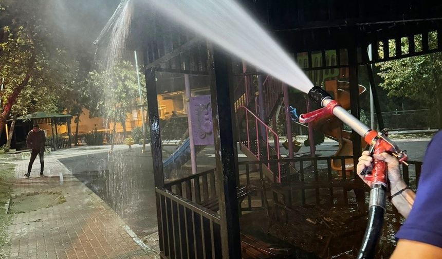 Yalova’da parkta yakılan ateş kamelya yangınına sebep oldu