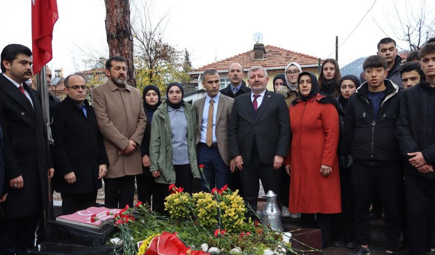 Çorum'un şehit öğretmeni Şenay Aybüke Yalçın Öğretmenler Günü'nde kabri başında anıldı