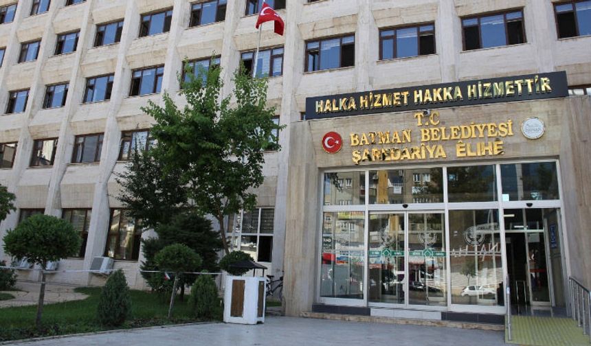Batman Belediyesi'nden eski başkanın aile açıklamalarına sert tepki!