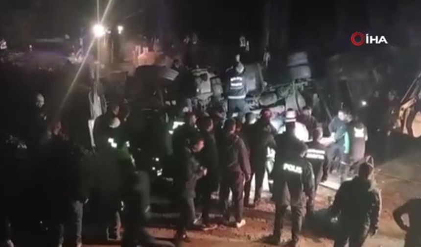 Malatya'dan acı haber! Trafik polisleri kaza sırasında Tırın altında kaldı! 1 şehit, 1 yaralı