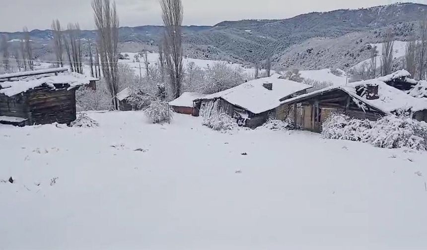 Çorum'un bu ilçesinde kar kalınlığı 30 cm'ye ulaştı!