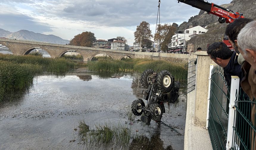 Osmancık’ta kontrolden çıkan traktör Kızılırmak Nehri’ne düştü!