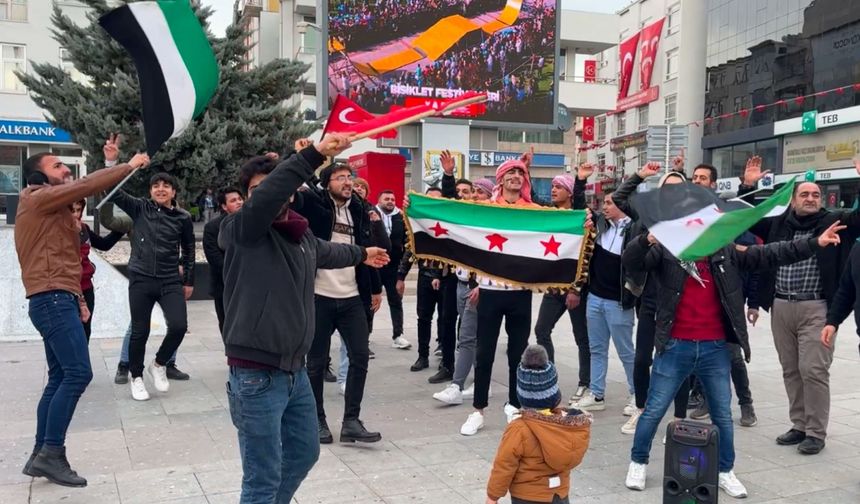 Aksaray, Afyonkarahisar, Trabzon ve Gümüşhane'deki Suriyeliler, Baas rejiminin devrilmesini kutladı