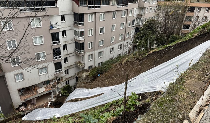 Rize'de tahliye edilen apartmanın sakinleri yeni heyelan riskine karşı uyarılıyor