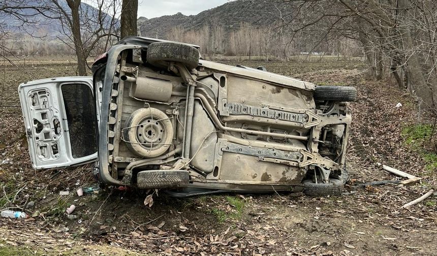 Tokat'ta devrilen kamyonetteki 3 kişi yaralandı