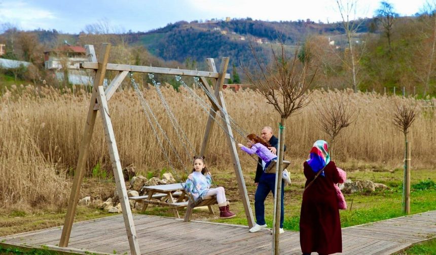 Turizme kazandırılan Gaga Gölü kışında ziyaretçilerini ağırlıyor