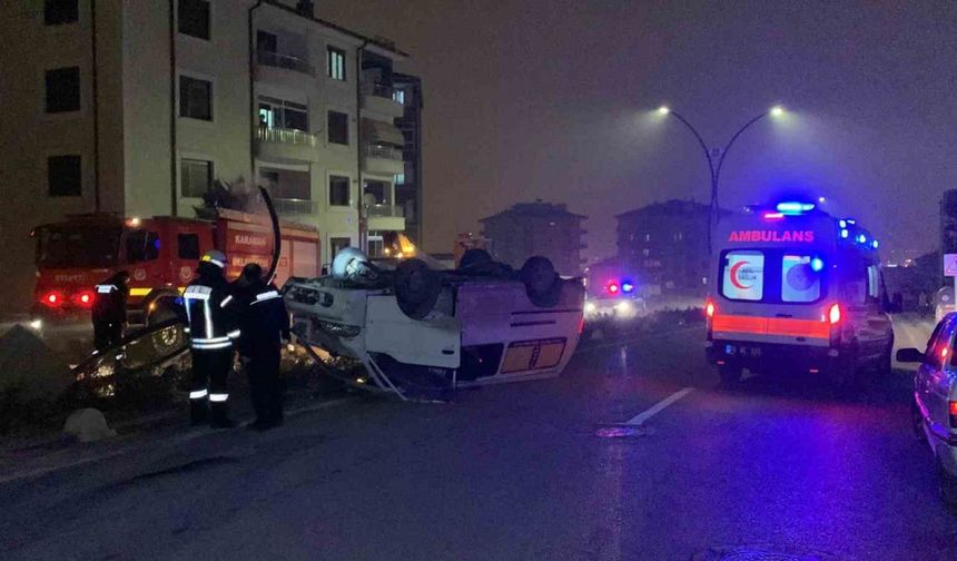 Karaman’da aydınlatma direğine çarpan minibüs takla attı: 1 yaralı