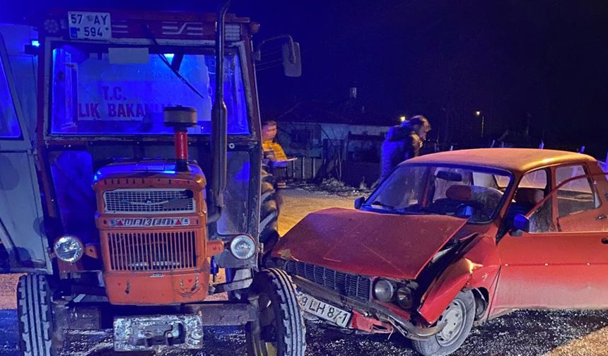 Alaca'da korkutan kaza: Otomobil ile traktör çarpıştı, yaralılar var!