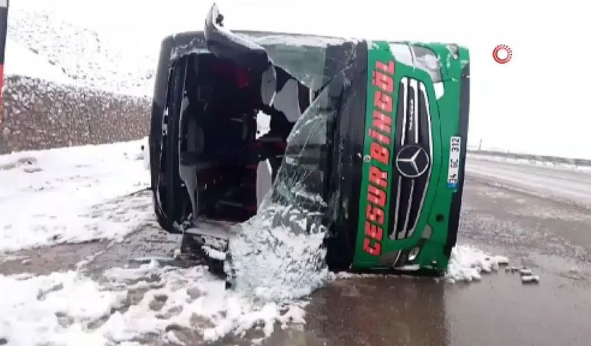 Bingöl Karlıova'da yolcu otobüsü devrildi: Ölü ve yaralılar var!