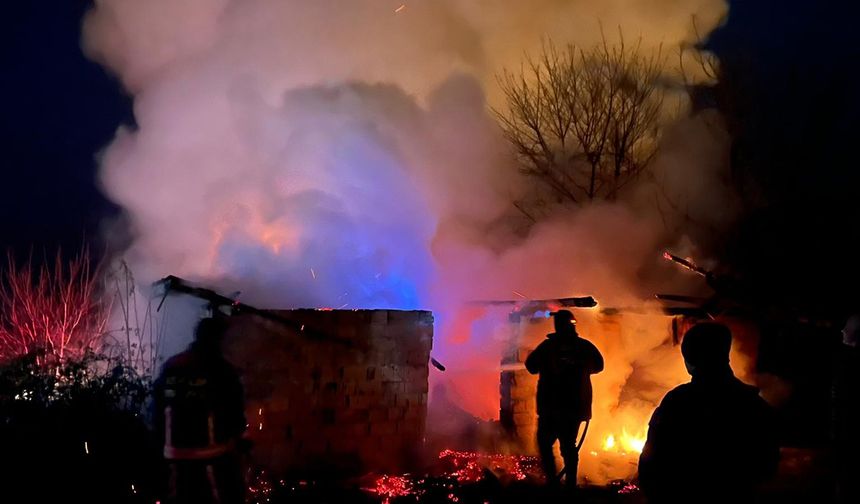 İskilip'te gece yarısı korkutan yangın: Samanlık kül oldu!