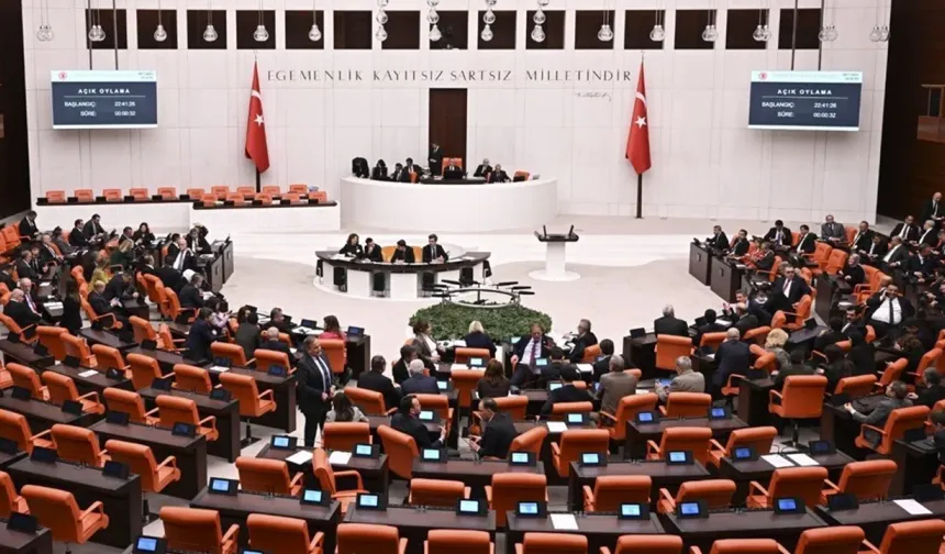 TBMM Genel Kurulu'nda Çorum Milletvekili ile AK Parti Milletvekili arasında başörtüsü polemiği