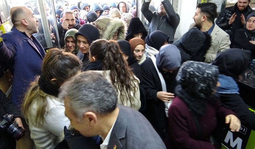 Van'da alışveriş çılgınlığı: Beşyol'da açılan yeni AVM Vanlıları sokağa döktü!