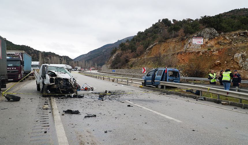 Çorum'da zincirleme trafik kazası: 2 ölü, 5 yaralı!