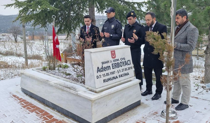 Ortaköy Kaymakamı Şapaloğlu, şehit kabirlerini ziyaret etti