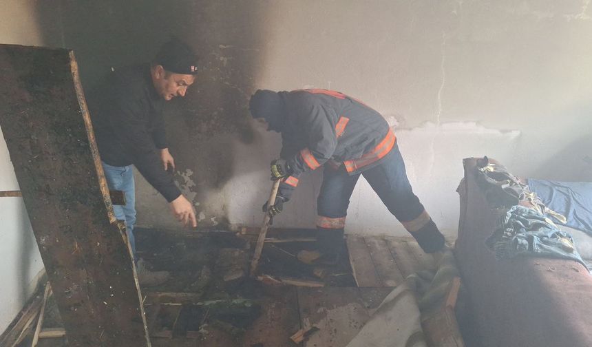 Çorum'da Ahşap Evde Yangın! İtfaiyenin hızlı müdahalesi felaketi önledi