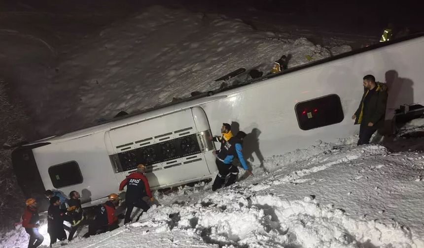 Bingöl'de feci kaza: Yolcu otobüsü şarampole yuvarlandı, 4 ölü 32 yaralı!