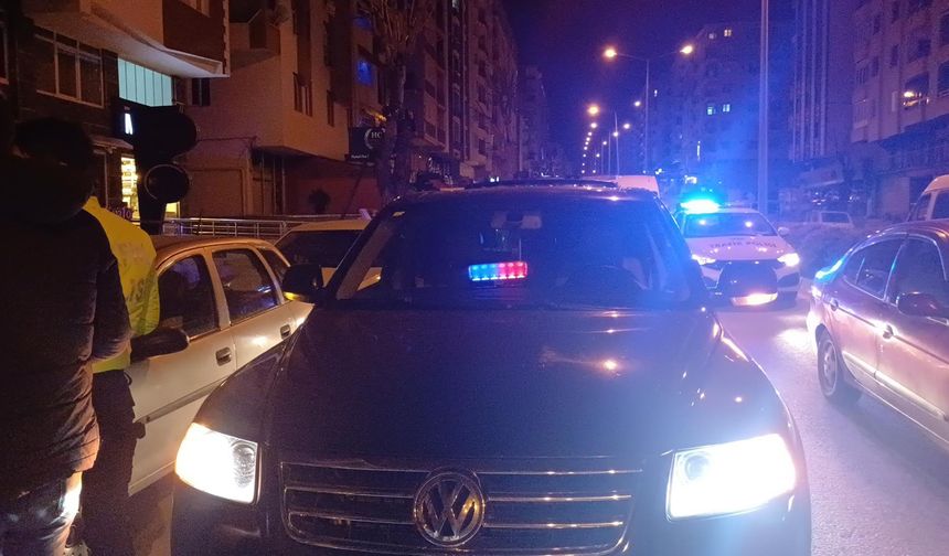 Çorum’da çakarlı araç kullanan sürücüye rekor ceza: Tam 276 bin TL ödeyecek!
