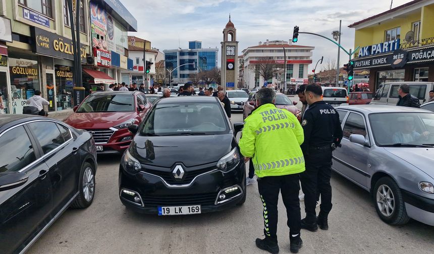 Çorum’un Alaca İlçesinde Trafik Kazası! Yaya geçerken otomobil çarptı