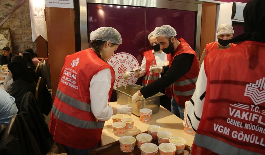Tokat Vakıflar Bölge Müdürlüğü 500 kişiye iftar yemeği veriyor