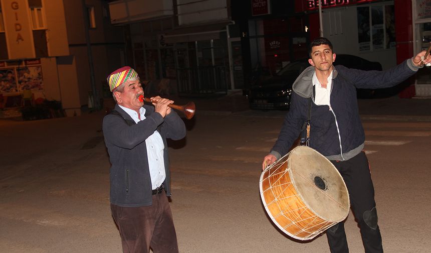 Çorum’da efsane baba-oğul: 47 yıldır sahur vakti zurnasıyla bir ilçeyi ayağa kaldırıyor