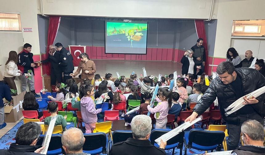Kargı’da Dünya Ormancılık Günü’nde Anaokulu öğrencilerine fidan dağıtıldı