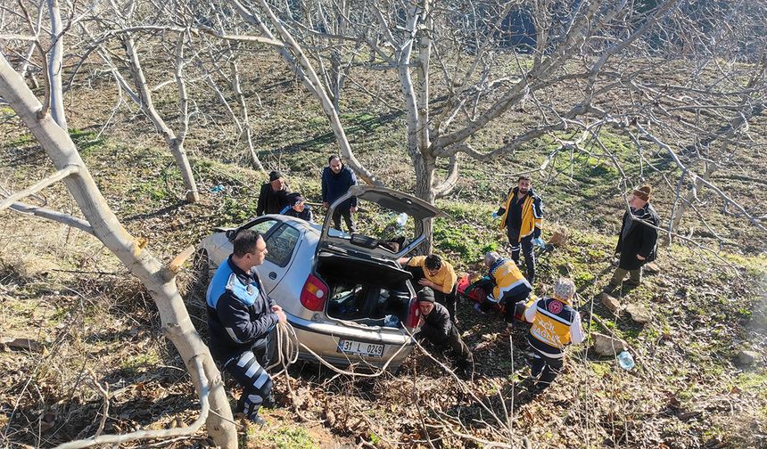 Çorum'da otomobil 10 metre yükseklikten bahçeye düştü: 1 yaralı