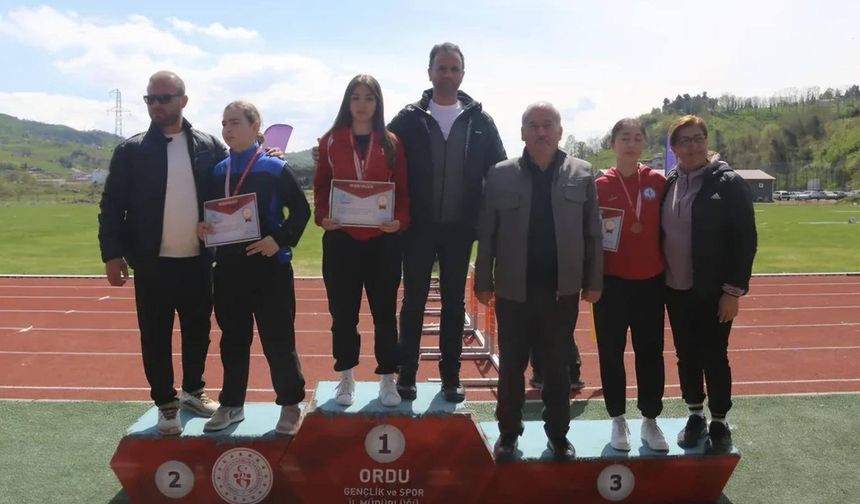Alaca Denizhan Ortaokulu Atletizm Takımı’ndan büyük başarı