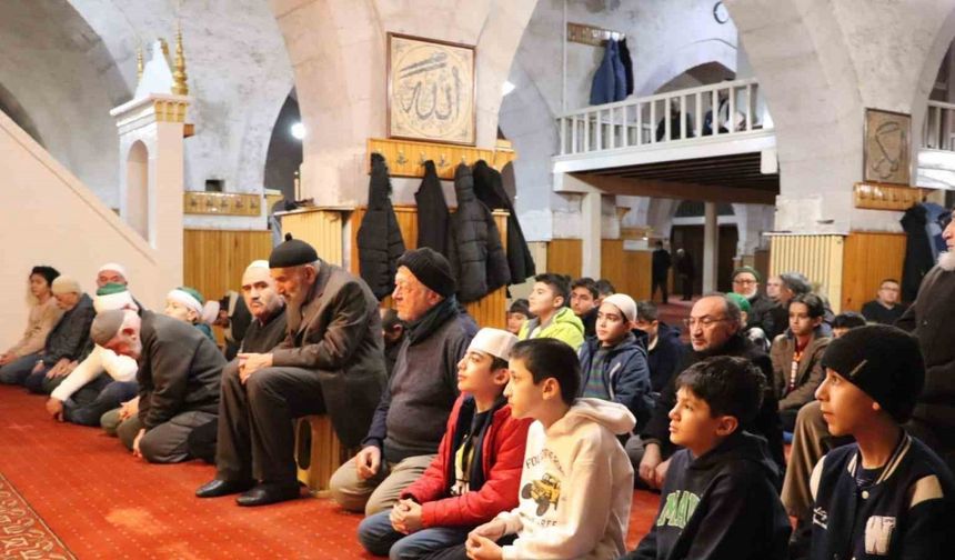 Sivas’ta ortaokul öğrencileri sabah namazında buluştu