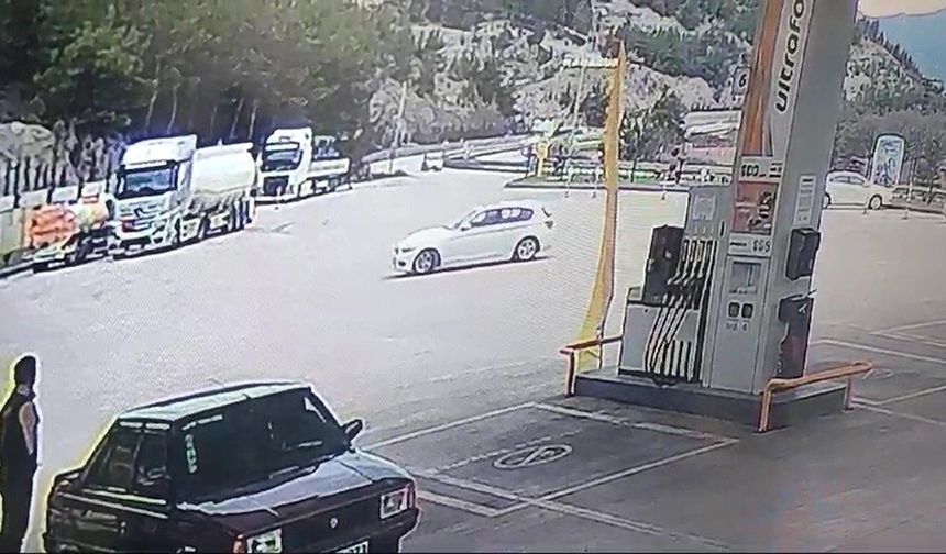 Karabük’te Sürücü Akaryakıt İstasyonunda Şov Yaptı, Emniyet Affetmedi
