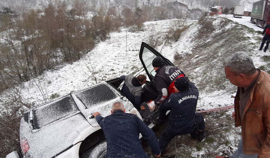 Bolu'da cip şarampole devrildi: Sürücüyü ağaç kurtardı