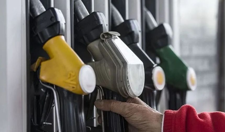 Araç sahiplerine kötü haber: Benzin ve motorin bir kez daha zamlandı