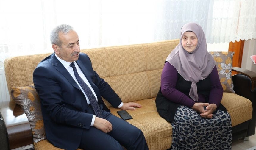 İl Milli Eğitim Müdürü Akbaş'tan şehit annesine ziyaret