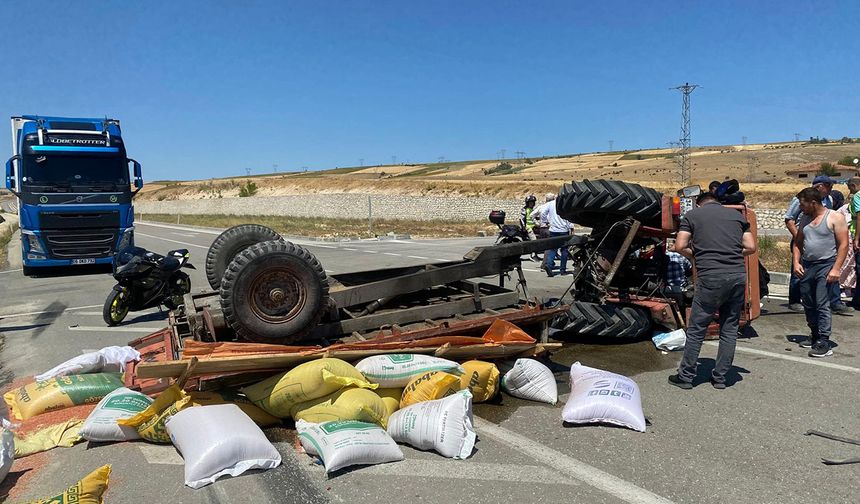 Çorum’da kaza sonrası yol trafiğe kapandı: Kamyonla traktör çarpıştı