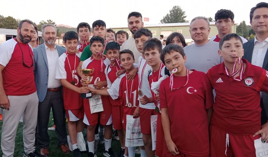 Camiler arası futbol turnuvası kupa töreni yapıldı