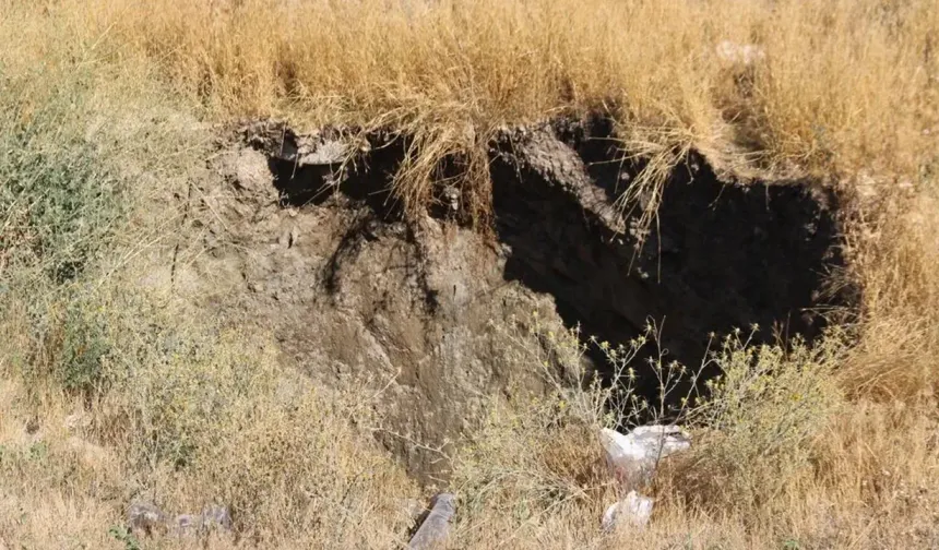 Balıkesir depreminin şaşırtıcı etkisi: Eskişehir'de obruk oluştu