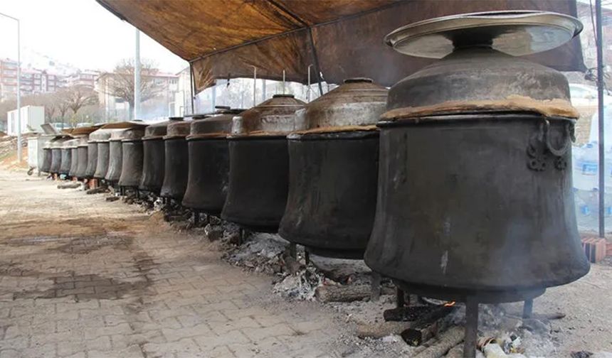 Ne biber ne de yaprak, meğer bu dolma bambaşkaymış! İşte mühürlü kazanda pişen Çorum'un tescilli lezzeti