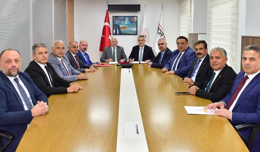 Çorum’a 2 spor salonu ve 15 saha yapılacak