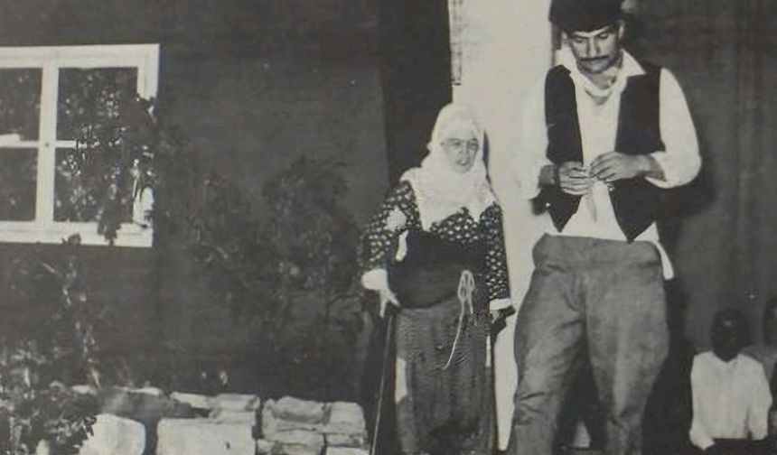 1967 yılında Çorum Kız ve Erkek Sanat Enstitüsü öğrencileri “Pembe Kadın” tiyatrosunu sergiledi